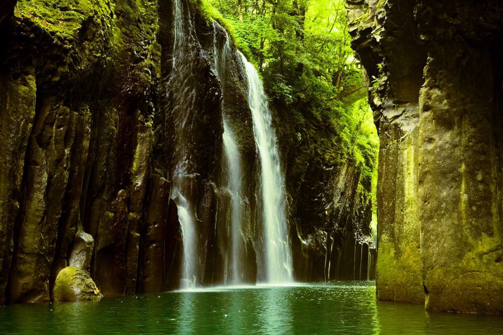 Takachiho Gorge and waterfalls 