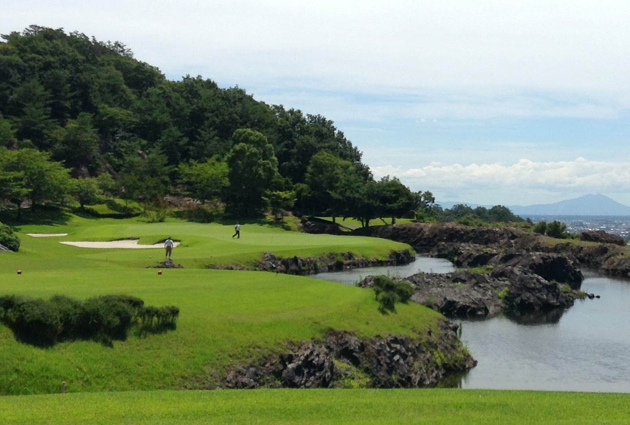 KNIGHTS AND KNIGHTNESSES WITH DRIVERS CUP. Air Golf Japan