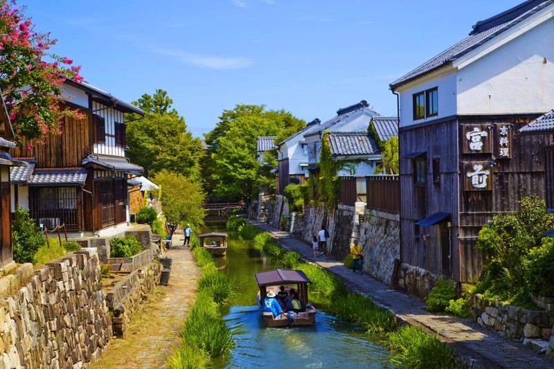 Omihachiman canal street 