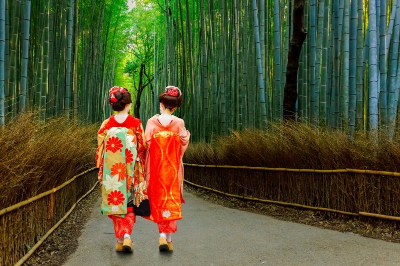 geisha in Kyoto bamboo forest