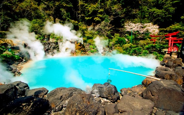 Oita Hotspring blue water and red torii gates